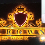 Crown Pub, Resto & Karaoke. Inset, Yunan Helmi Nasution.