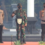 Didampingi Wagub dan Wakapolda Jatim, Pangdam V Brawijaya pimpin apel gelar pasukan dalam rangka pelaksanaan PPKM Darurat di Wilayah Jatim.
