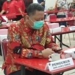 Whisnu Sakti Buana yang digadang-gadang mendapat rekomendasi untuk bertarung di Pilkada 2020 Kota Surabaya tampak hadir di acara penyerahan rekom gelombang kedua. 