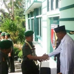 Bupati Malang Rendra Kresna menyambut Danrem 083/Baladhika Jaya Malang, Kolonel Arm Budi Eko Mulyono.