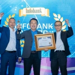 Plt Direktur Utama Bank DKI, Amirul Wicaksono, saat menerima penghargaan pada 28th Infobank Award 2023.