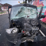 Mobil bak yang ringsek usai mengalami kecelakaan beruntun di jalan Dr Wahidin Kota Blitar (dok. ist)