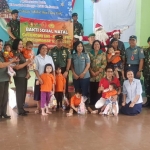 Irdam Brawijaya ?Kolonel Inf Joni Pardede foto bersama anak-anak Panti Asuhan Don Bosco.