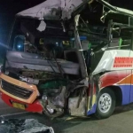 Kondisi bus usai mengalami kecelakaan di Jalan Pantura, Kecamatan Tongas, Sabtu (15/7/2023) malam.