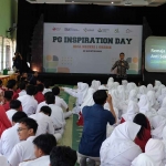 Pemaparan materi dalam program Petrokimia Gresik Inspiration Day kepada para siswa. Foto: Ist