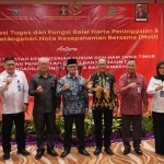 Pejabat Kanwil Kemenkumham Jatim dan Pengadilan Tinggi Banjarmasin usai menandatangani MoU untuk mempercepat proses penyerahan putusan.