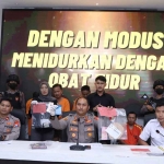 Kapolres Ngawi, AKBP Dwiasi Wiyatputera saat memimpin pers release aksi pencurian truk dengan modus bius.