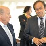 Sepp Blatter (kiri) dan Michel Platini (kanan). Foto: sports.yahoo.com