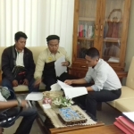 Aliansi Masyarakat Peduli Pedagang Kaki Lima (AMPPKL) mendatangi kantor Kejaksaan Kota Probolinggo mengadukan gelaran event PTD.