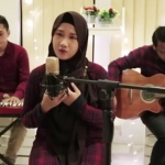 Aksi Safira Azzahra dalam video klip lagu berjudul “Selamatkanlah Ramadhan Untukku” yang diunggah di YouTube.