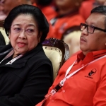 Sekjen PDIP Hasto Kristiyanto bersama Ketua Umum PDIP Megawati Soekarnoputri dalam suatu acara.
