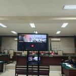 Persidangan R Abdul Latif Amin Imron di Pengadilan Tipikor Surabaya.
