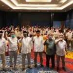 KOMPAK: Paslon BHS-Taufiq konsolidasi bersama kader Partai Gerindra di Hotel Luminor, Rabu (16/9/2020). (foto: MUSTAIN/ BANGSAONLINE)