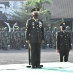 Kepala Staf Korem 084/BJ Eko Margiyono memimpin upacara bendera memperingati HUT ke-77 Kemerdekaan Republik Indonesia, di lapangan apel makorem setempat, Rabu (17/8/2022).