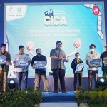 Bupati Kediri, Hanindhito Himawan Pramana, bersama para pemenang lomba film dokumenter Cipta, Inspirasi, Cita, dan Asa atau CICA. Foto: Ist