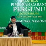 Prof Dr KH Asep Saifuddin Chalim, MA saat menjadi nara sumber seminar Pendidikan dalam acara pelantikan Pengurus Cabang Persatuan Guru Nadhlatul Ulama (Pegunu) Kota Sabang Aceh, Ahad (29/11/2021). Foto: MMA/ BANGSAONLINE.com