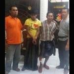 Dua pencuri sapi yang ditangkap Polsek Sukorejo Kab Pasuruan. (ft-ahmad fuad/ BANGSAONLINE)