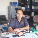 Ketua Panitia Khusus (Pansus) Pembentukan Perda Minol DPRD Kabupaten Blitar Wasis Kunto Atmojo di ruang kerjanya.