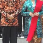 First lady Iriana Joko tampil dengan dandanan menyolok sehingga menarik perhatian publik. Foto: detik.com