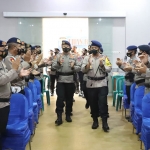 Puluhan anggota yang tergabung dalam Anggota Brimob Nusantara yang berdinas di Polres Mojokerto melaksanakan Tasyakuran HUT Brimob ke-76, Kamis (18/11).