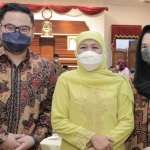 Gubernur Jawa Timur Khofifah Indar Parawansa diapit Bupati Kediri Hanindhito Himawan Pramana dan Istri. Foto: Ist.