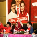 Megawati memimpin sendiri rapat konsolidasi PDIP Jawa Timur, di Kota Surabaya, Sabtu (28/4).