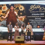 Dari kiri, empat karya Stella Lewis dalam Road Show SFP di Pakuwon Mall Surabaya