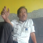 Adi Suprayitno, orang tua dari MJP, saat diwawancarai wartawan.