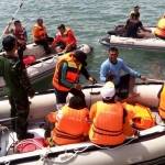 Anggota Badan Penanggulangan Bencana Daerah (BPBD) Kabupaten Pamekasan Latihan penyelamatan kecelakaan di laut. foto: hb