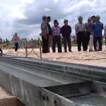 Anggota Komisi A saat sidak pembangunan Bofan. foto: eky nurhadi/ BANGSAONLINE