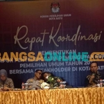 Rapat koordinasi pembentukan petugas KPPS yang digelar KPU Kota Batu. Foto: ADI WIYONO/BANGSAONLINE