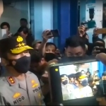 Tangkapan layar Kapolda  Jatim saat memberi keterangan penyerahan diri MSAT di depan Ponpes di Jombang. 