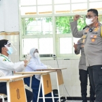 Kombes Pol Johnny Eddizon Isir, Kapolrestabes Surabaya jadi pemateri dalam simulasi sekolah tatap muka.