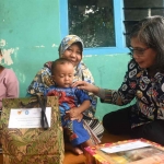 Pj Wali Kota Kediri, Zanariah, saat berkunjung ke rumah salah satu ibu hamil berisiko tinggi. Foto: Ist