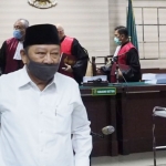 Bupati Sidoarjo nonaktif Saiful Ilah usai mengikuti sidang dengan agenda pembacaan tuntutan.