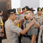 Kapolrestabes Surabaya Kombes Pol Sandi Nugroho saat memimpin serah terima jabatan.