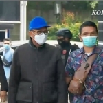 Gubernur Sulsel Nurdin Abdullah saat tiba di Gedung KPK Jakarta, Sabtu (27/2/2021). foto: YouTube/Kompas TV 