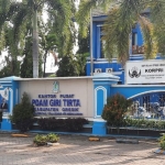 Kantor Pusat PDAM Giri Tirta Gresik di Jalan Raya Permata Bunder Asri Kecamatan Kebomas. (foto: SYUHUD/ BANGSAONLINE)