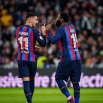 Pemain Barcelona merayakan gol bunuh diri Miltao pada semifinal leg pertama Copa Del Ra