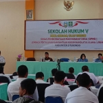 Suasana pelaksanaan sekolah hukum yang diselenggarakan oleh LPBHNU di Wisata Bahari Pasir Putih Situbondo.