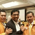 Sekretaris MKGR Gresik A. Fajar Yulianto, S.H (kanan), bersama Ketua TKD Machfud Arifin dan Adies Kadir. foto: SYUHUD/ BANGSAONLINE