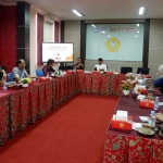 Suasana FGD yang digelar anggota Komisi V DPR RI, Syafiuddin, di Fakultas Hukum Universitas Trunojoyo Madura.
