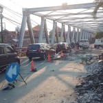 Arus lalu lintas di Jembatan Kedunglarangan dialihkan untuk keperluan perbaikan selama 25 hari ke depan.