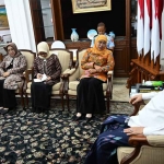 Ketua Umum PP Muslimat NU, Khofifah Indar Parawansa, menemui Wakil Presiden, KH Ma