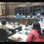 Perwakilan warga Makarya Binangun saat wadul ke Komisi D DPRD Jatim, Senin (30/1).