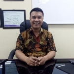 Kepala Dinkominfo Kota Surabaya, M. Fikser saat di ruang kerjanya.