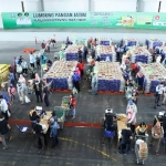 Suasana transaksi di Lumbung Pangan Jatim. foto: ist/ bangsaonline.com 