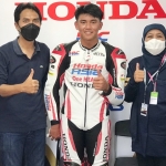 Khofifah secara khusus datang dan turut menyaksikan race Mario Aji di Moto3 langsung dari Sirkuit Pertamina Grand Prix Mandalika, NTB, Minggu (20/3/2022). foto: ist.