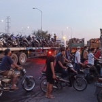 Ratusan sepeda motor yang diamankan Satlantas Polresta Sidoarjo di arena balap liar di Arteri Baru Porong dengan menggunakan trailer dan truk,  Minggu (7/11/2021) dini hari.
