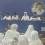 Suasana tahlil dan doa bersama 7 hari wafatnya KH. Hasyim Muzadi di kantor DPW Partai NasDem Jawa Timur, kemarin malam.
